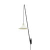 Vegglampen White Seam fra Serax er designet av den nederlandske designeren Seppe Van Heusden som bruker materialitet og håndverksdetaljer til å skape møbler, lamper og objekter som uttrykker en egen ro. Og denne vegglampen synes vi gjør nettopp det!