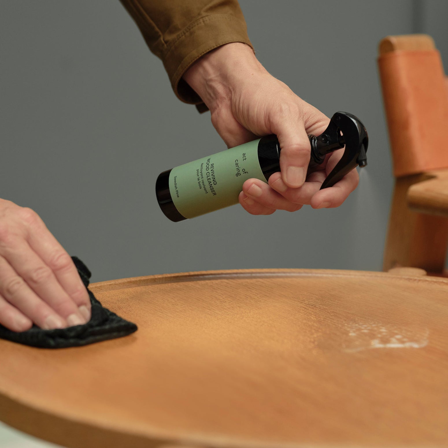 Pleiesett til tremøbler Wood Care Kit fra Act of Caring.