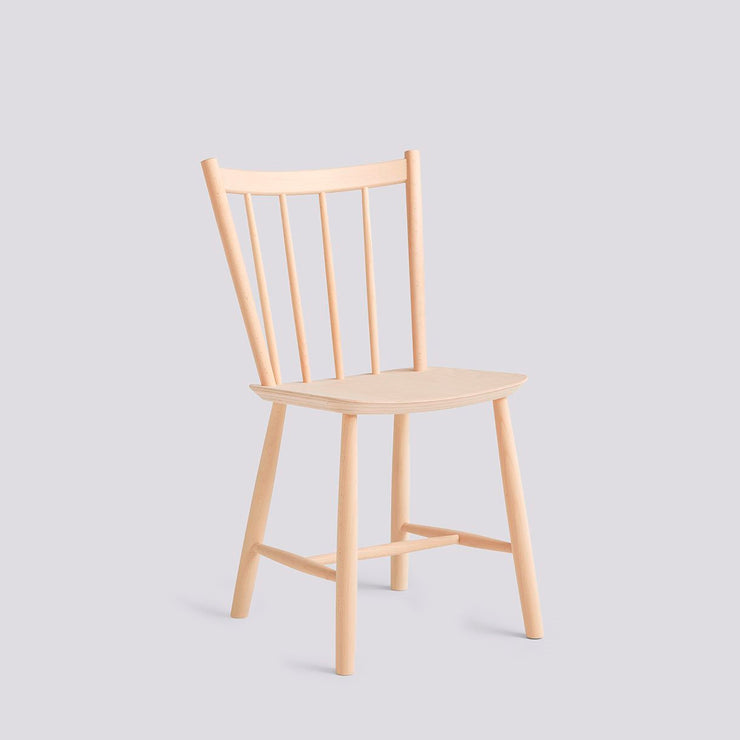 Spisestolen J41 Chair fra Hay i naturfarget bøk.