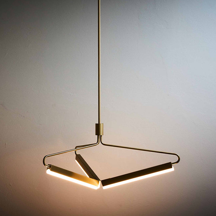 Taklampen Angel Wide fra Rubn blir som et smykke i rommet.