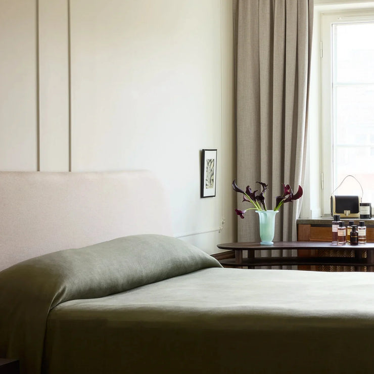 Vevd lingardin med mørklegging i fargen Sand. Perfekt på soverommet!