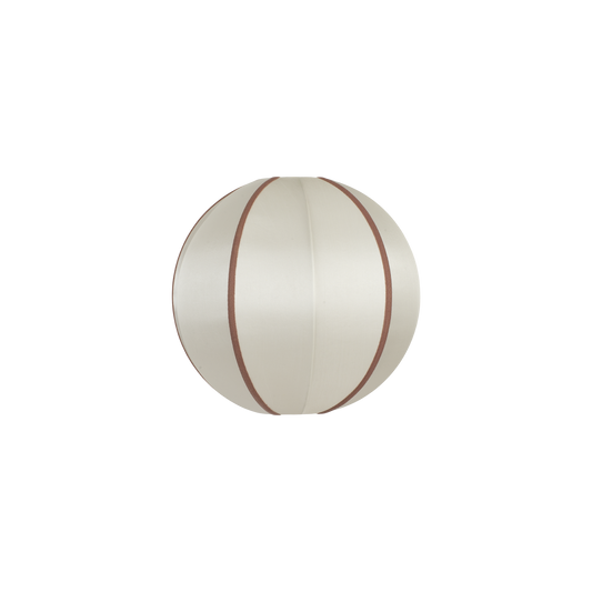Lampeskjerm Indochina Round fra Oi Soi Oi med brune bånd i størrelse XS (Ø 30 cm).