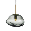 Taklampen Crystal Stone fra Hadeland Glassverk. Farge: Røkgrå, B350 mm, med messingfarget oppheng.