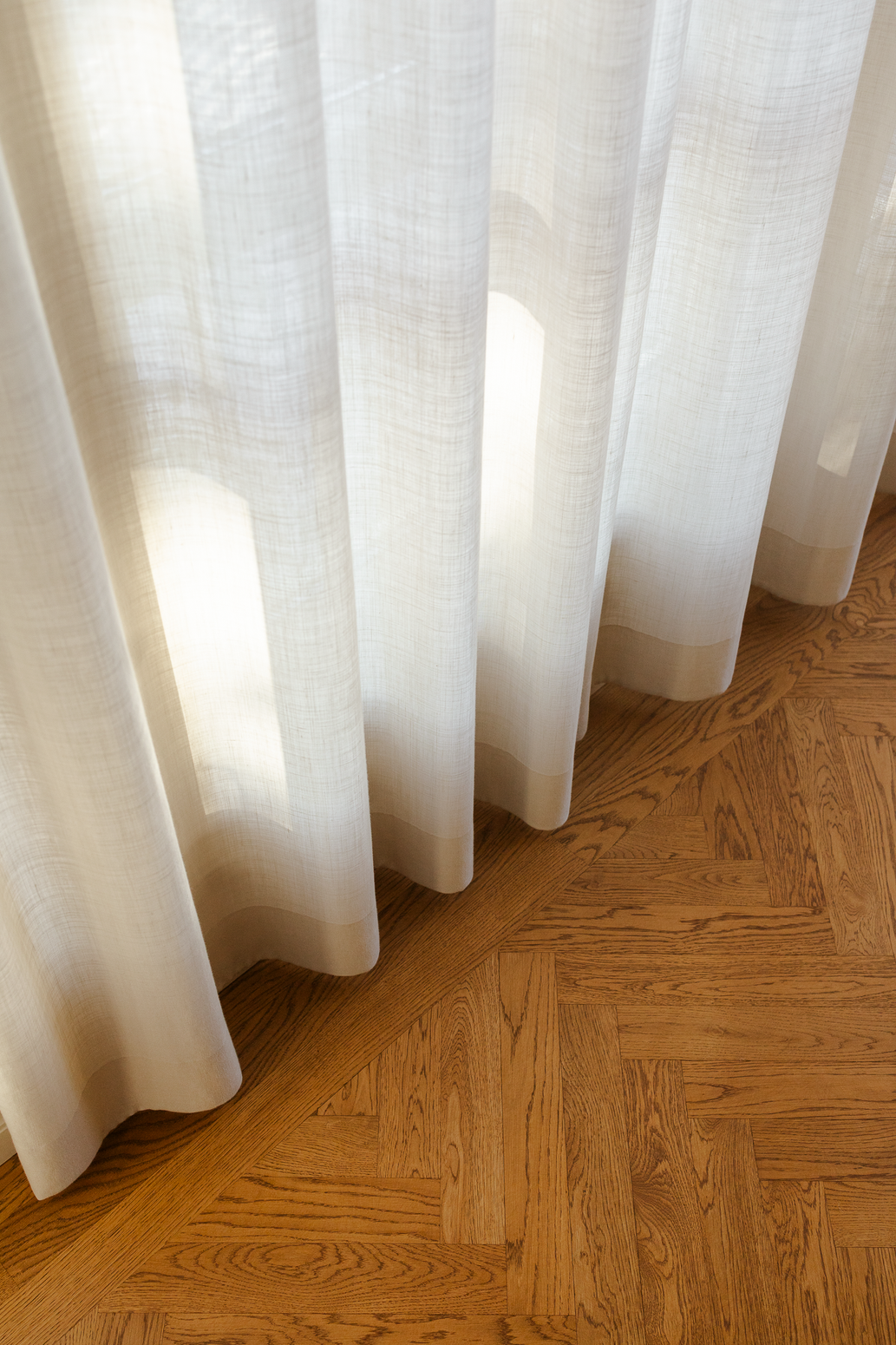 Gardinen tynn lin Elegant fra OsloDeco, i fargen Sand 07