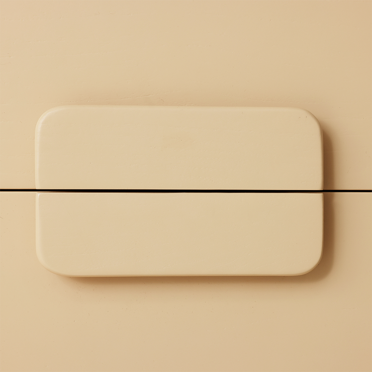 Kommoden Spacious Drawer Cabinet fra HK Living i beige/ Cream.