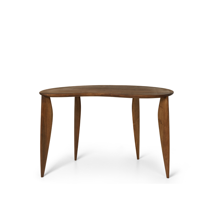 Skrivebordet Feve Desk fra Ferm Living er laget i solid FSC™-sertifisert europeisk valnøtt. 