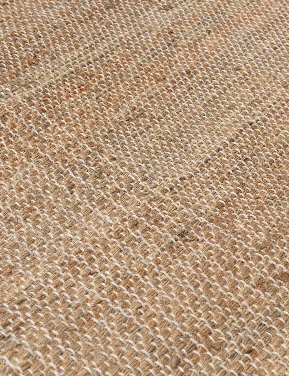 Veggteppet Harvest Wall Rug fra Ferm Living er laget i 100% jute og er svakt mønstret i vevingen. Dette gir det en superfin taktilitet! 