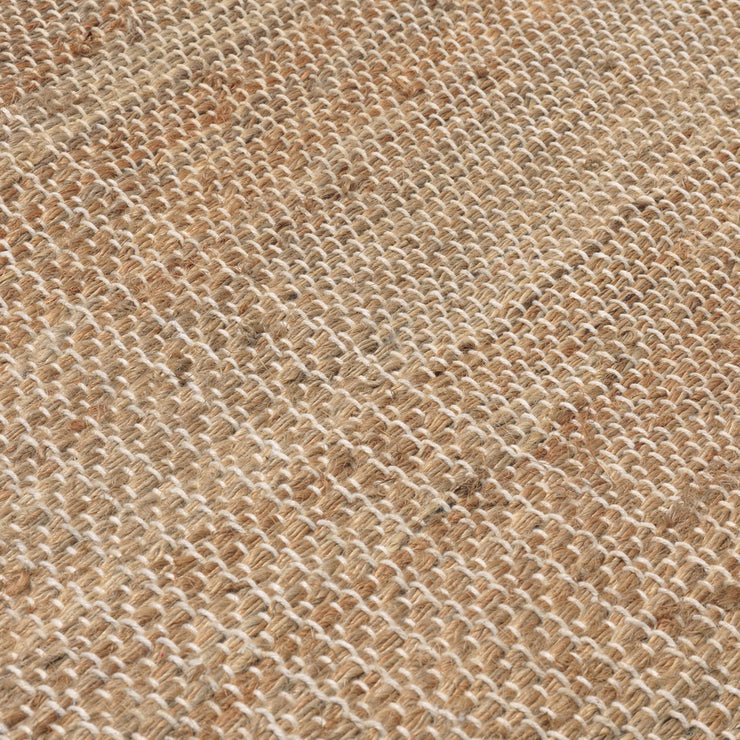 Veggteppet Harvest Wall Rug fra Ferm Living er laget i 100% jute og er svakt mønstret i vevingen. Dette gir det en superfin taktilitet! 
