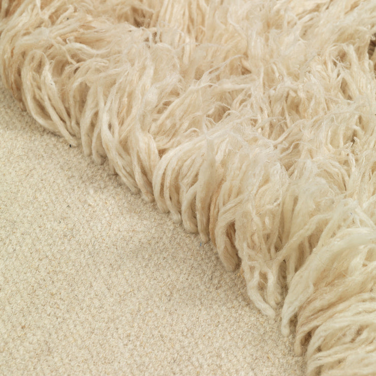 Teppet Norte Rug fra Ferm Living er håndlaget i ren ufarget ull.