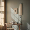 Vi elsker det vintageinspirerte uttrykket til vegglampen Ancora fra Ferm Living. Denne er superfin å bruke i flere typer rom, i kombinasjon med annen belysning.