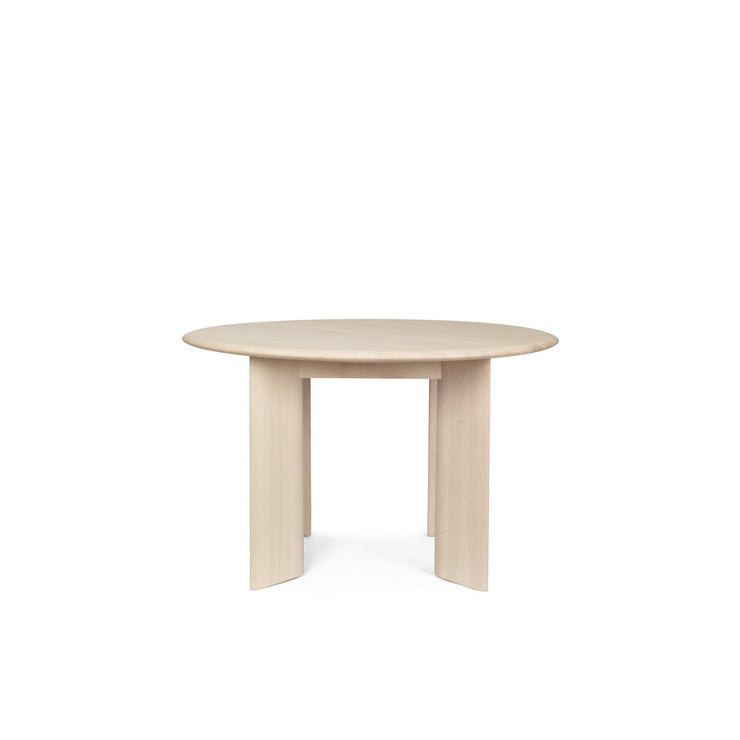 Rundt spisebord Bevel fra Ferm Living i hvitoljet bøk.