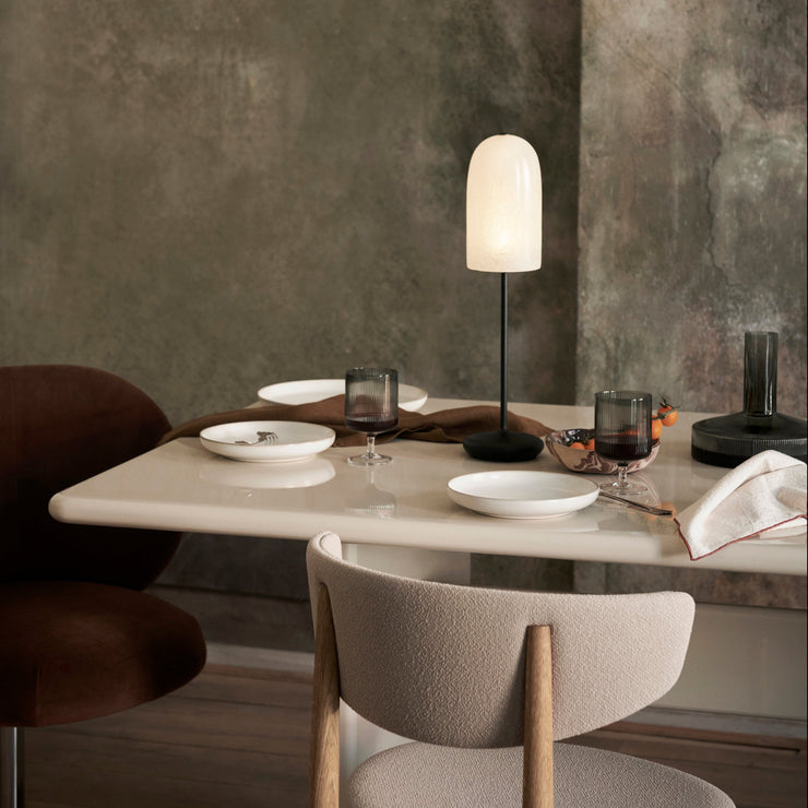 Spisebordet Rink fra Ferm Living i fargen Eggshell