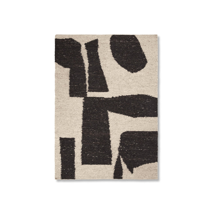 Teppet Piece Rug fra Ferm Living i størrelsen 140x200 cm i fargen Off-White/Coffee.