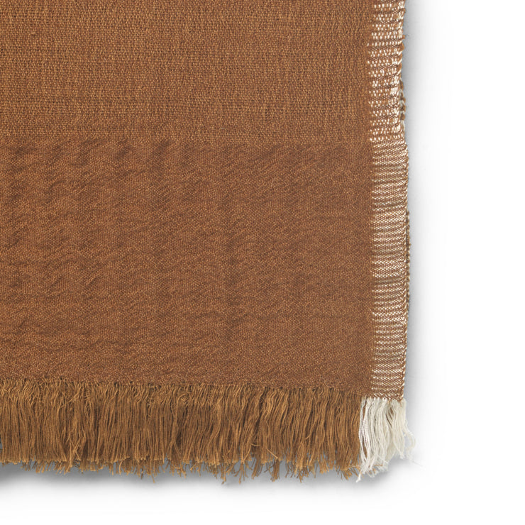 Pleddet Weaver Throw fra Ferm Living i fargen Sugar Kelp.