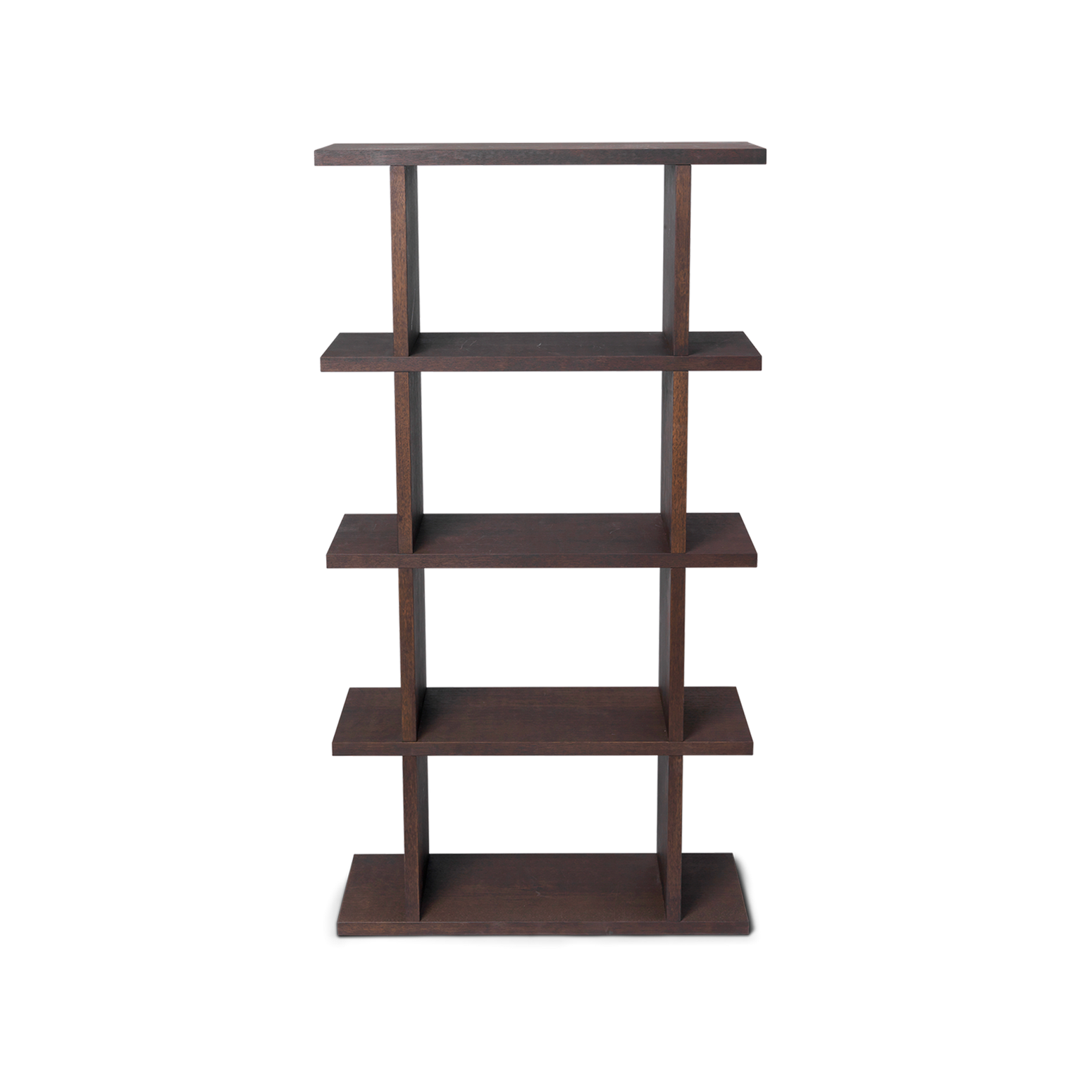 Bokhylle Kona Bookcase fra Ferm Living i mørkbeiset eikefiner, med 1x4 hyller