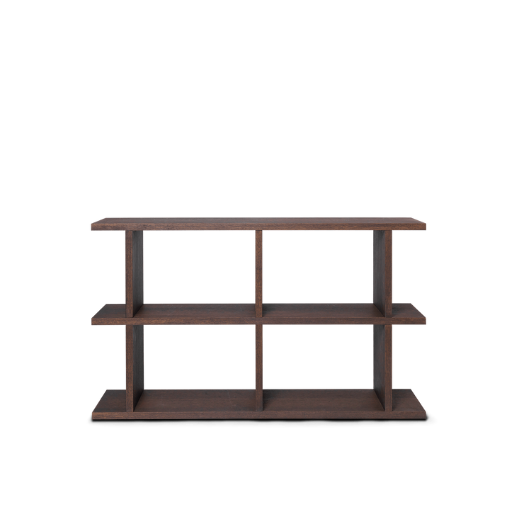 Bokhylle Kona Bookcase fra Ferm Living i mørkbeiset eikefiner, med 2x2 hyller