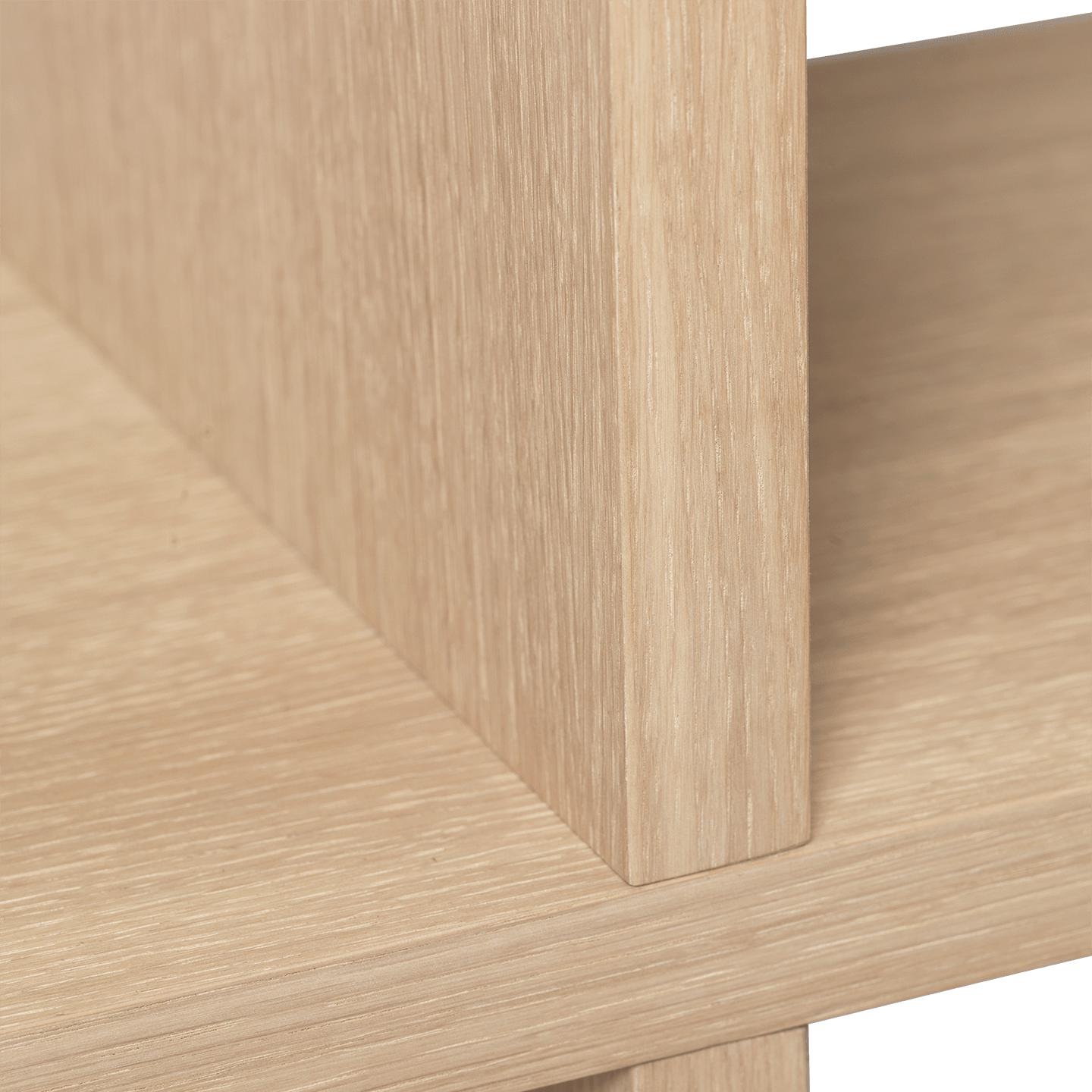 Bokhylle Kona Bookcase fra Ferm Living i naturfarget eikefiner