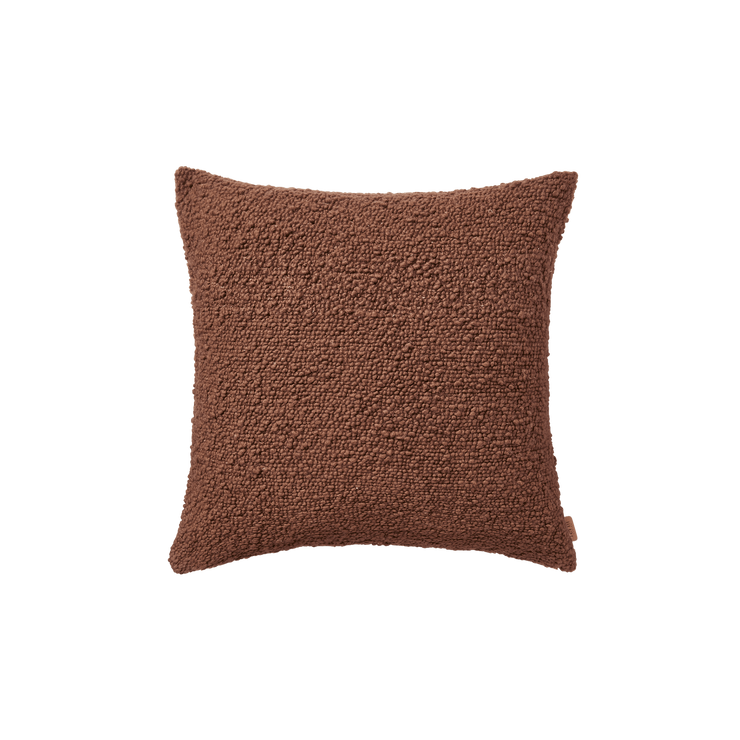 Pute Moor Cushion fra Ferm Living i fargen Sugar Kelp/ lysebrun.
