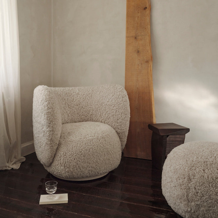 Puff Rico Pouf fra Ferm Living i saueull Moonlight