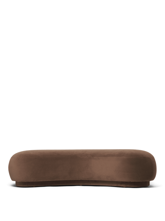 Puff Rico Lounger Ottoman fra Ferm Living i tekstilet Rich Velvet i fargen Soft Brown