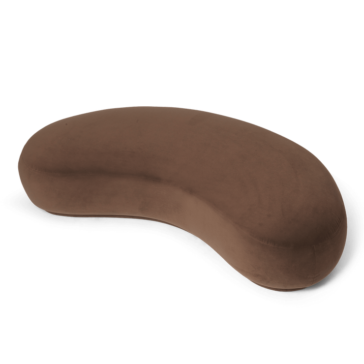 Puff Rico Lounger Ottoman fra Ferm Living i tekstilet Rich Velvet i fargen Soft Brown