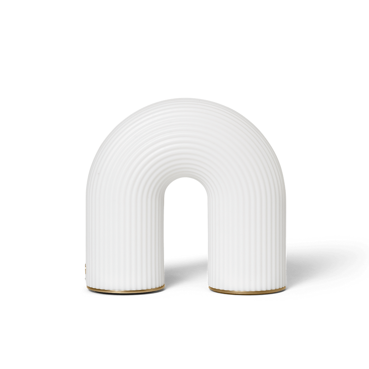 Oppladbar bordlampe Vuelta Portable fra Ferm Living