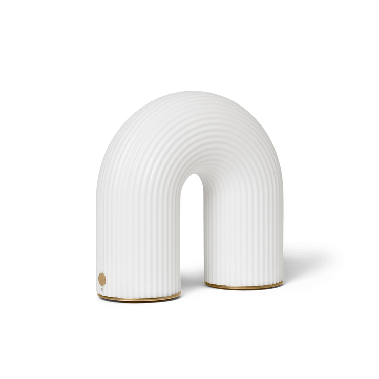 Oppladbar bordlampe Vuelta Portable fra Ferm Living