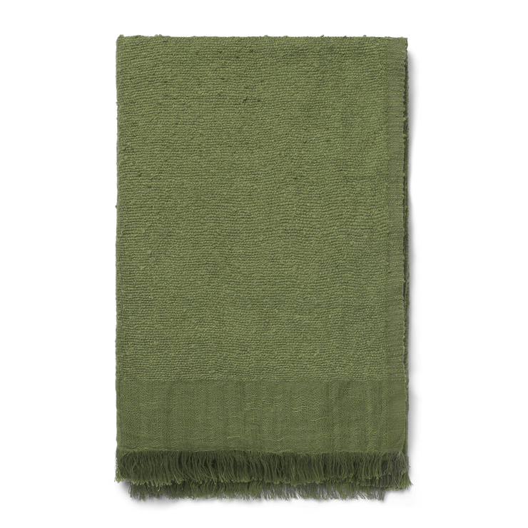 Pleddet Weaver Throw fra Ferm Living i fargen Avocado.