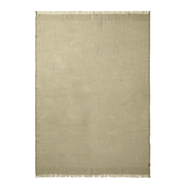 Pleddet Weaver Throw fra Ferm Living i fargen Grey Green.
