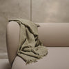 Pleddet Weaver Throw fra Ferm Living i fargen Grey Green.