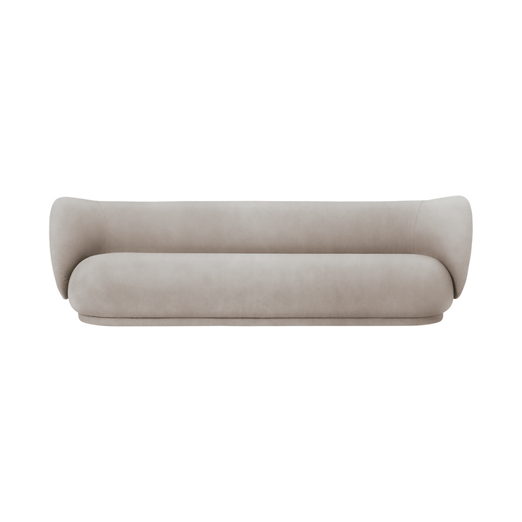 Sofa Rico 4 seter fra Ferm Living i tekstilet  Brushed i fargen Sand