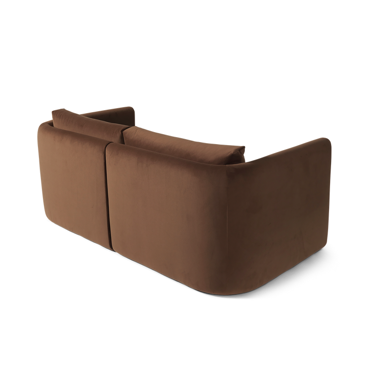 Sofa Dase 2-seter fra Ferm Living i tekstilet Rich Velvet i farge Soft Brown