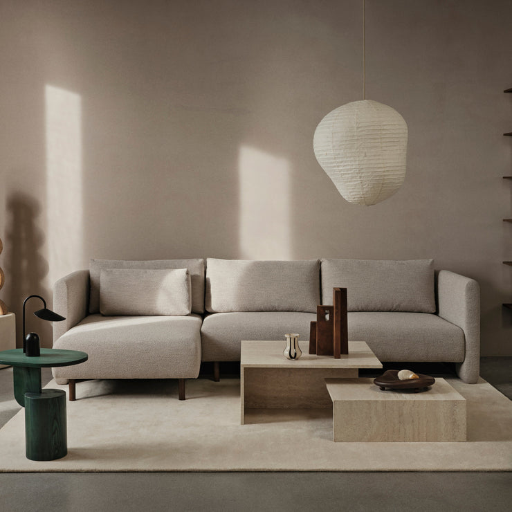 Her ser du Dase fra Ferm Living som 3-seter med sjeselong.