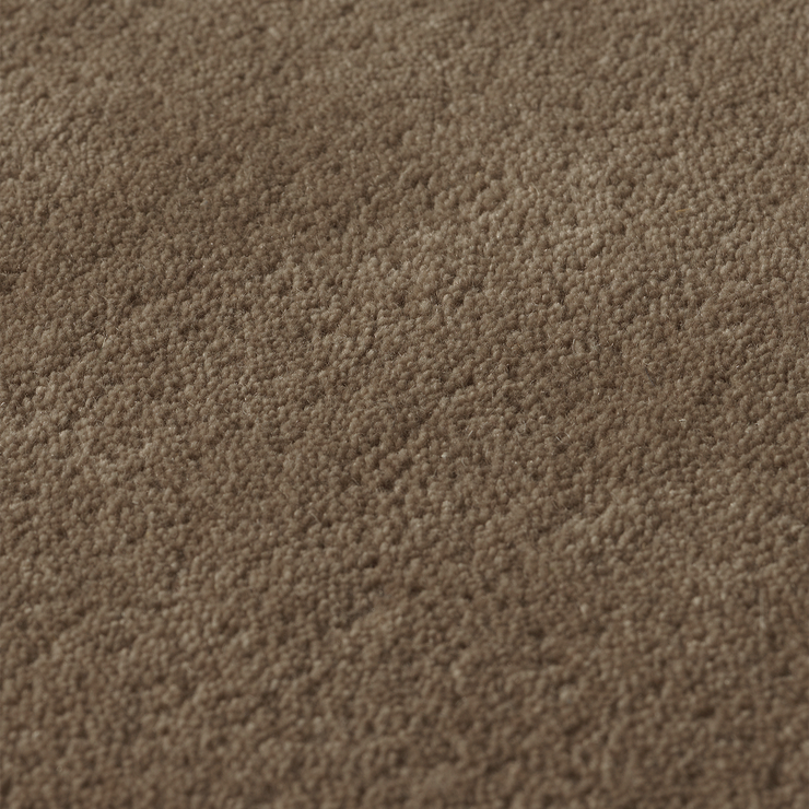 Teppe Stille Tufted Rug fra Ferm Living i fargen Ash Brown