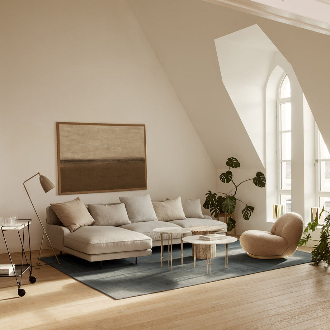 Sofaen Flaneur fra Gubi finnes også som vanlig 2-seter og 2-seter med sjeselong!
