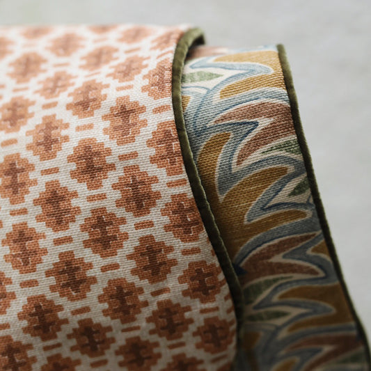 Julestrømpene fra Gyri Design kommer alle med piping i mosegrønn velur.