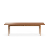 Spisebord CH327 Dining Table fra Carl Hansen & Søn i oljet teak/eik, 248x95 cm. Bordet i teak/eik er en kombinert variant med bordplate i teak og understell i eik.