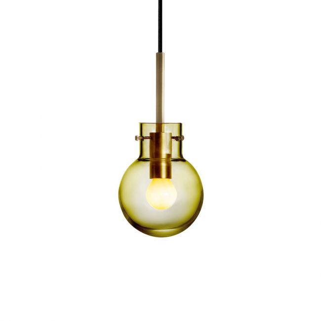 Krystallkule Glatt fra Hadeland Glassverk. Farge: Oliven, Ø120 mm.