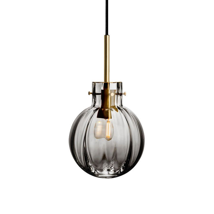 Krystallkule Optikk fra Hadeland Glassverk. Farge: Røkgrå, Ø160 mm.