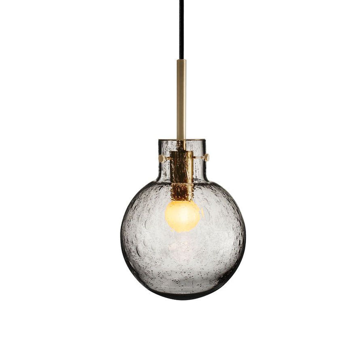 Krystallkule Soda fra Hadeland Glassverk. Farge: Røkgrå, Ø160 mm.