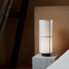 Det myke, duse lyset fra Hashira Table Lamp gjør den til en perfekt nattbordslampe
