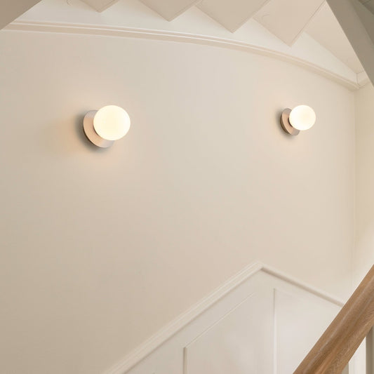 Tak- og vegglampe Liila 1 small / Light silver / opal