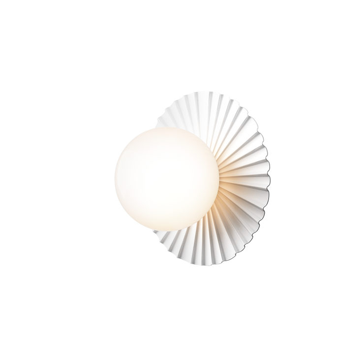 Tak- og vegglampe Liila Muuse small fra Nuura, White / opal.