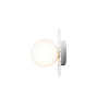 Tak- og vegglampe Liila Muuse small fra Nuura, White / opal, sett fra siden.