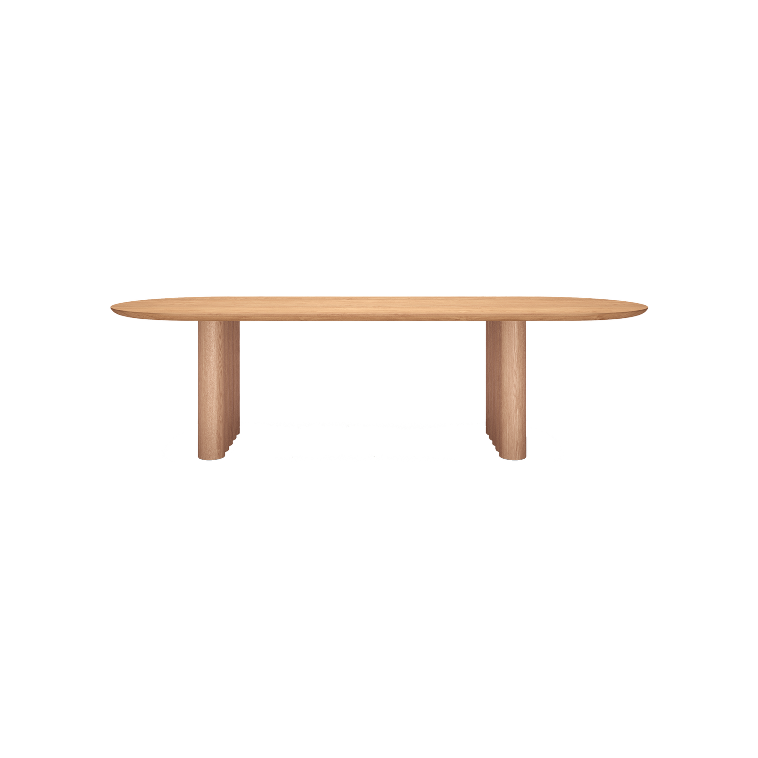 Det ovale spisebordet Plush Table fra dk3 kommer i forskjellige varianter, med ulike overflatebehandlinger og størrelser. Her i oljet eik.