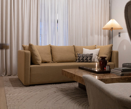 Sofaen Luna, designet av OsloDeco, utstilt i vårt showrom