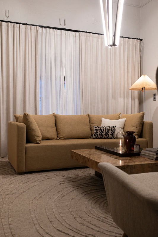 Sofaen Luna, designet av OsloDeco, kan bestilles i et stort antall bredder og tekstiler!