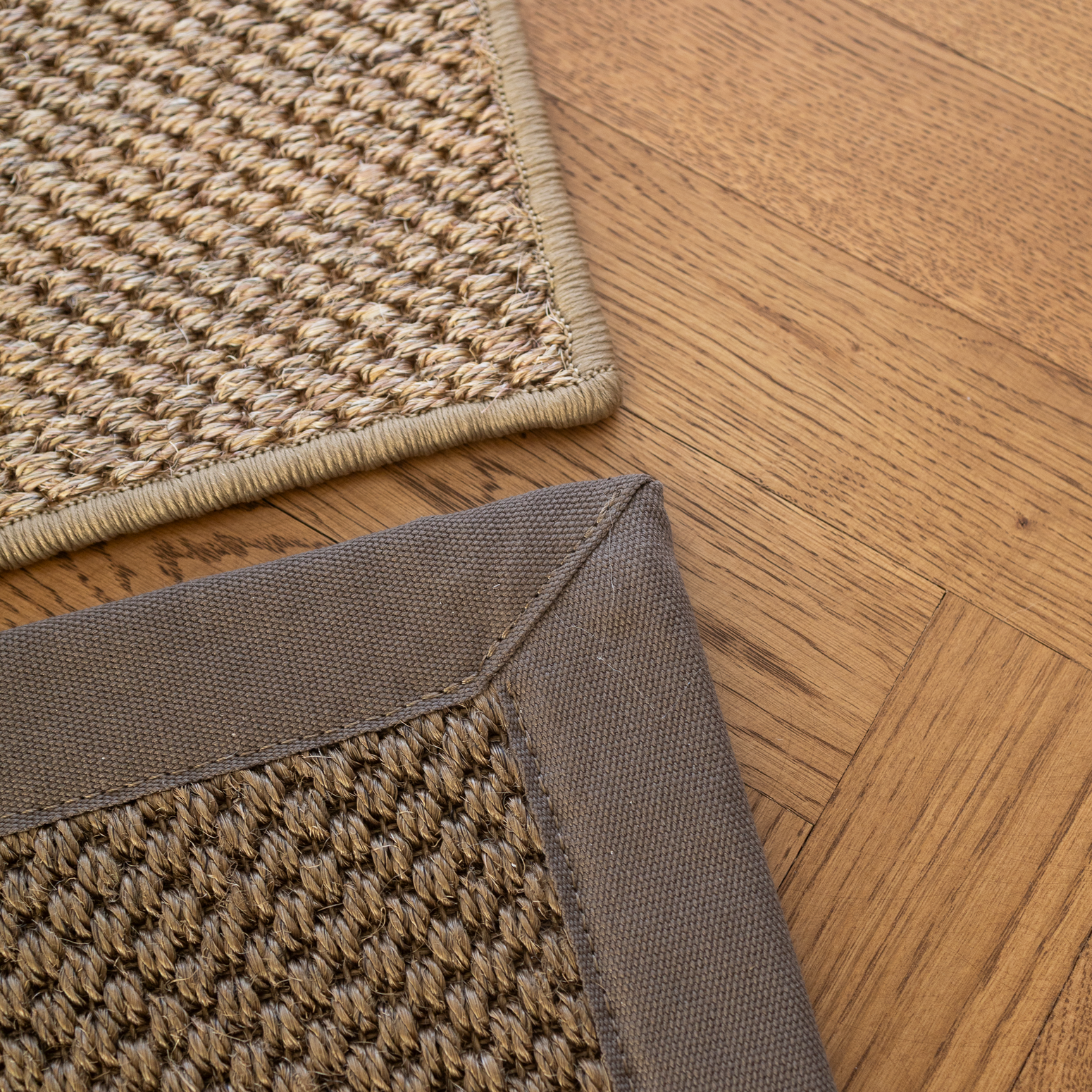 Sisal Hampa kommer i farge koppar eller natur. Velg mellom kantsøm eller kantbånd i matchende farge. 