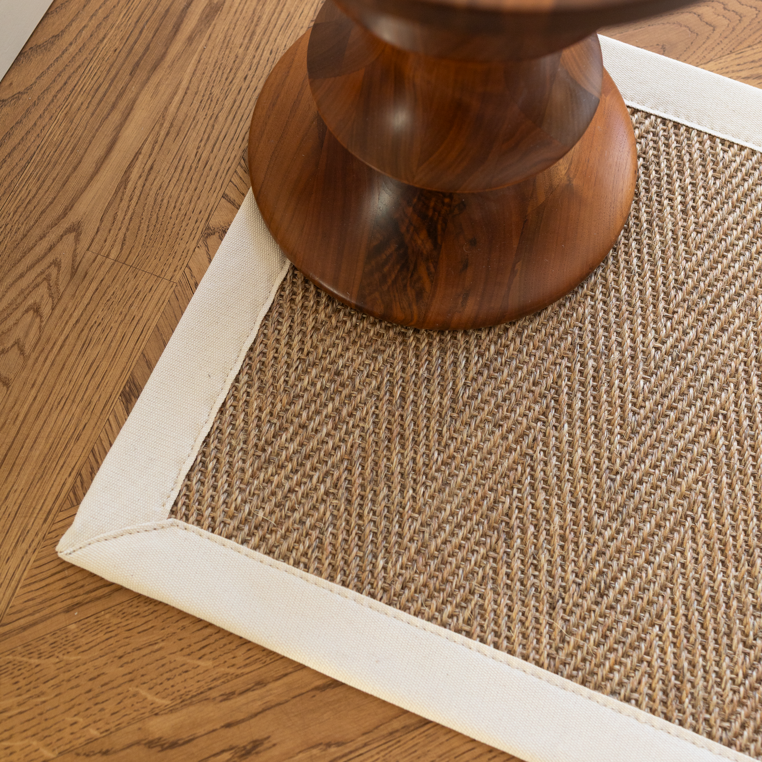 Sisal Havanna i farge beige med kantbånd