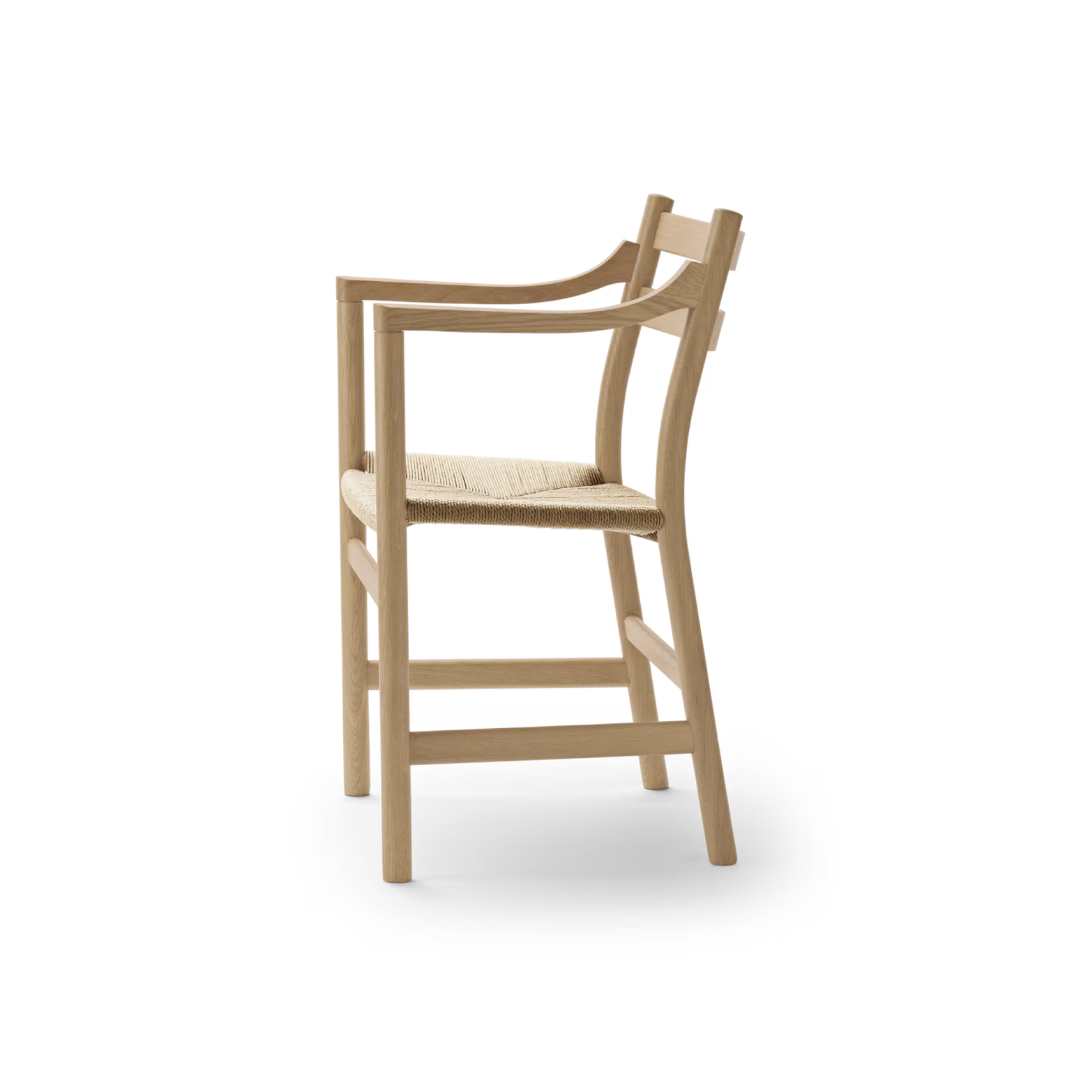 Spisestol CH46 Chair fra Carl Hansen & Søn i såpet eik.